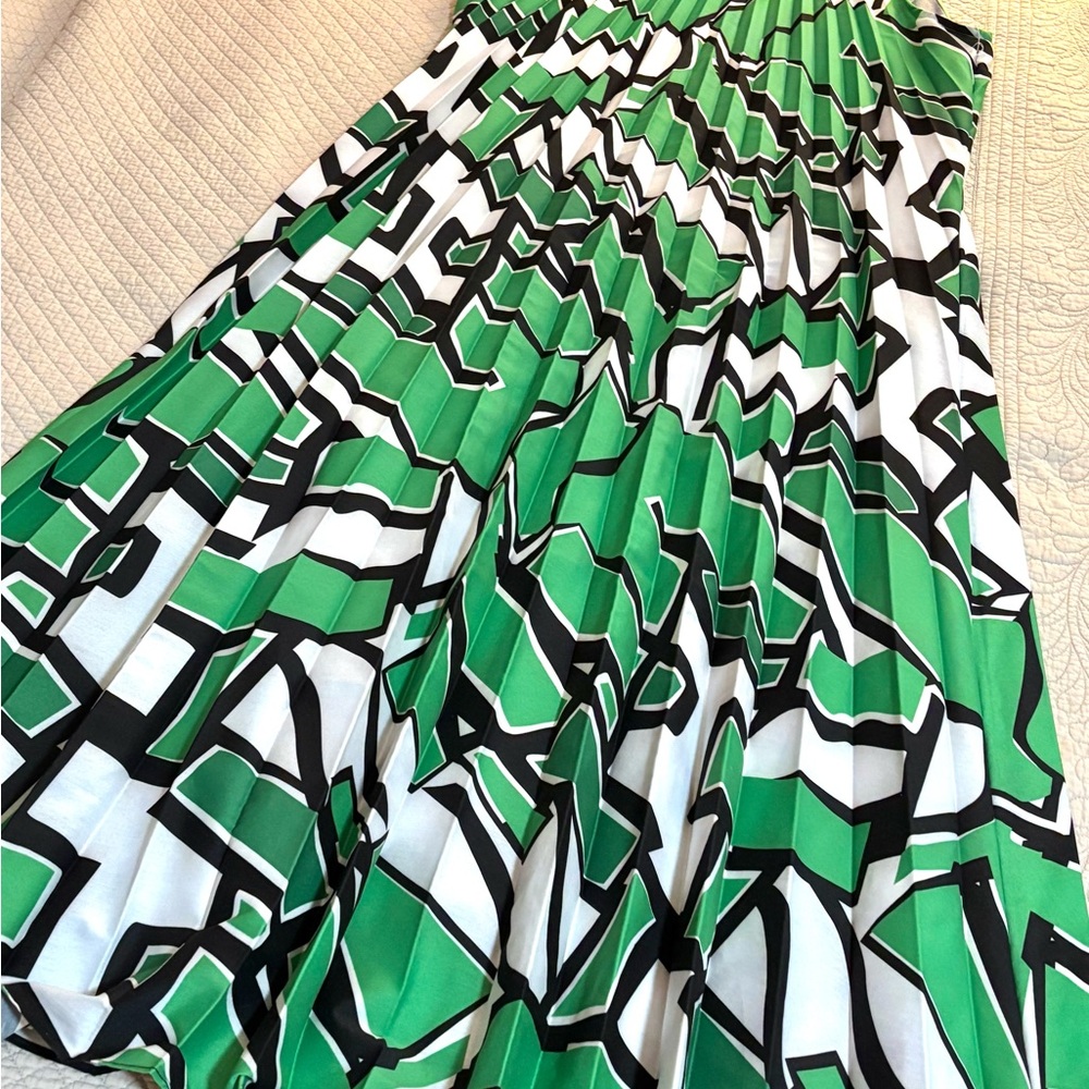 Green A-Line Maxi Dress with Cuffed Sleeves and Notched Collar - Picture 6 of 12